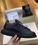 TÊNIS MCQUEEN (PRETO)